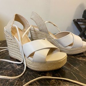 Size 9 cute women’s heel /sandals